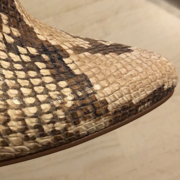 VINCE CAMUTO “Creestal” leather booties - Picture 4 of 4